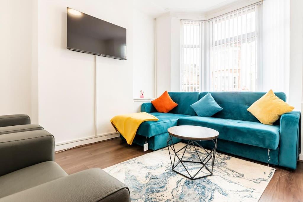Home Near Anfield And Everton Fc With Free Parking Liverpool Exterior photo