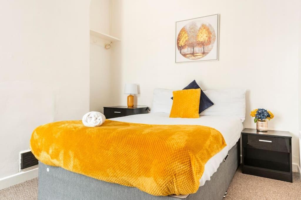 Home Near Anfield And Everton Fc With Free Parking Liverpool Exterior photo