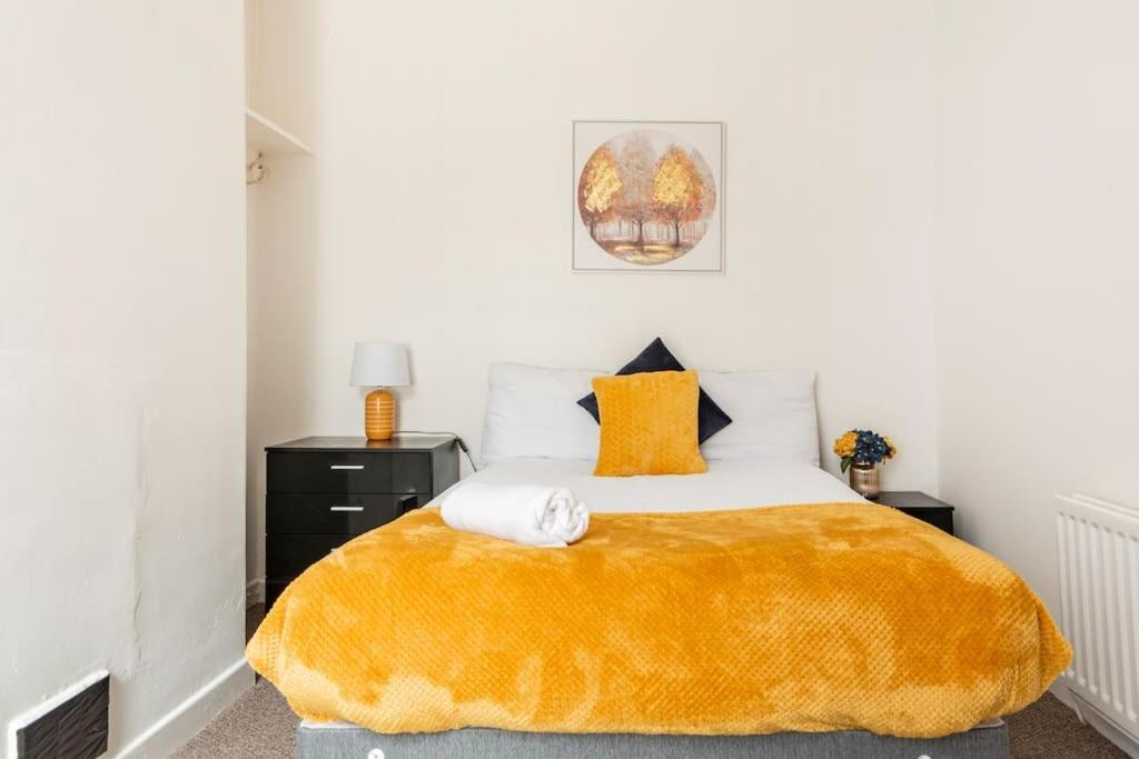 Home Near Anfield And Everton Fc With Free Parking Liverpool Exterior photo