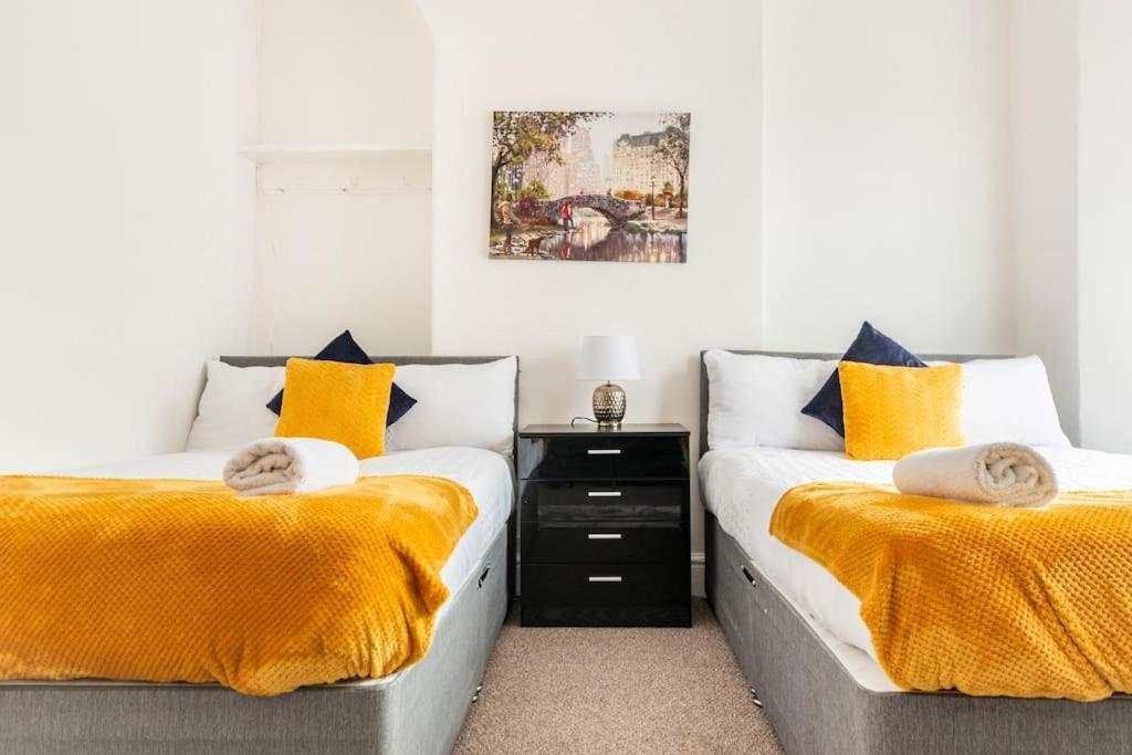 Home Near Anfield And Everton Fc With Free Parking Liverpool Exterior photo
