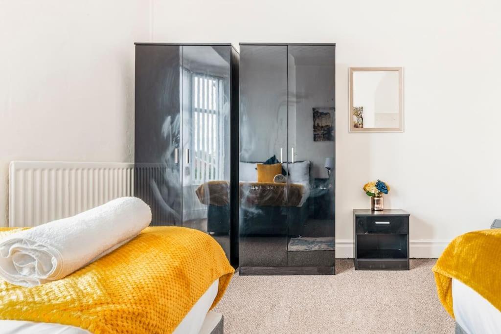 Home Near Anfield And Everton Fc With Free Parking Liverpool Exterior photo