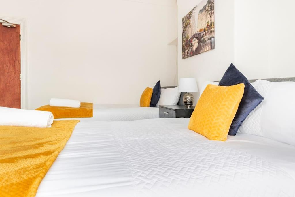 Home Near Anfield And Everton Fc With Free Parking Liverpool Exterior photo