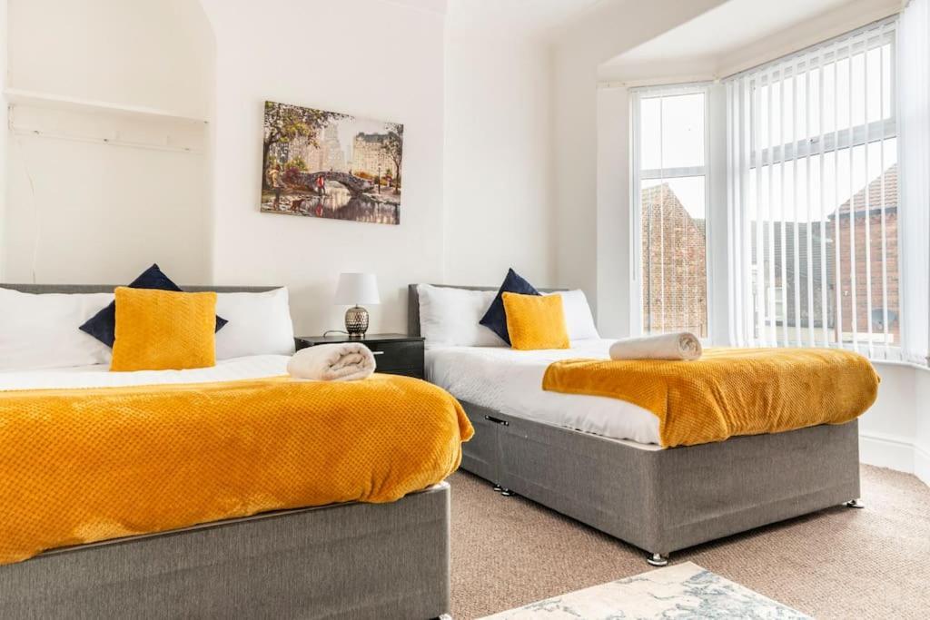 Home Near Anfield And Everton Fc With Free Parking Liverpool Exterior photo