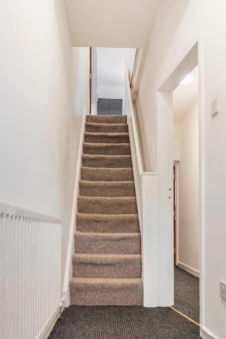 Home Near Anfield And Everton Fc With Free Parking Liverpool Exterior photo