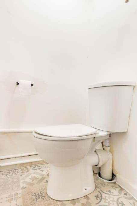 Home Near Anfield And Everton Fc With Free Parking Liverpool Exterior photo