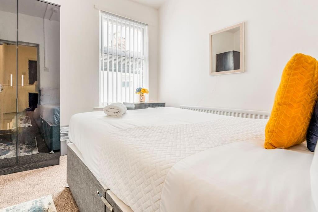 Home Near Anfield And Everton Fc With Free Parking Liverpool Exterior photo